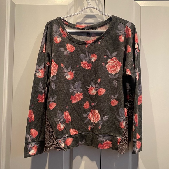 Women’s Floral Top - Picture 1 of 4